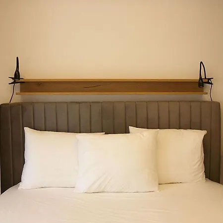 P J Luxury Serres