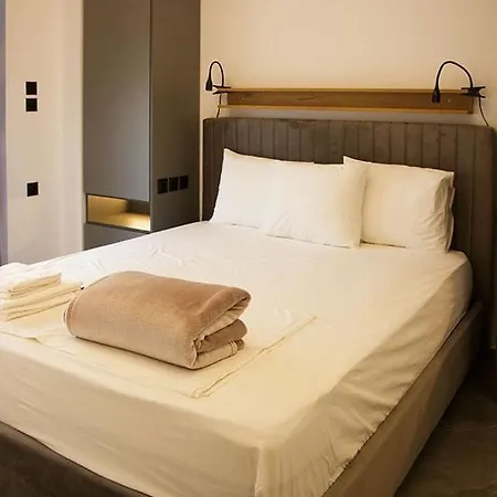 P J Luxury Apartment *