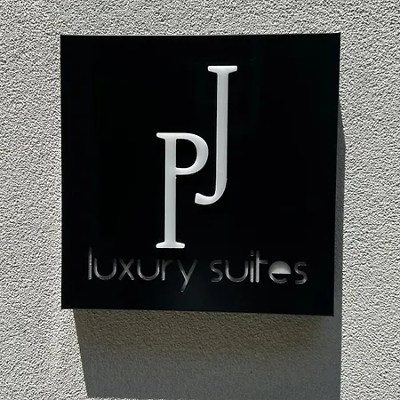 P J Luxury Apartment *