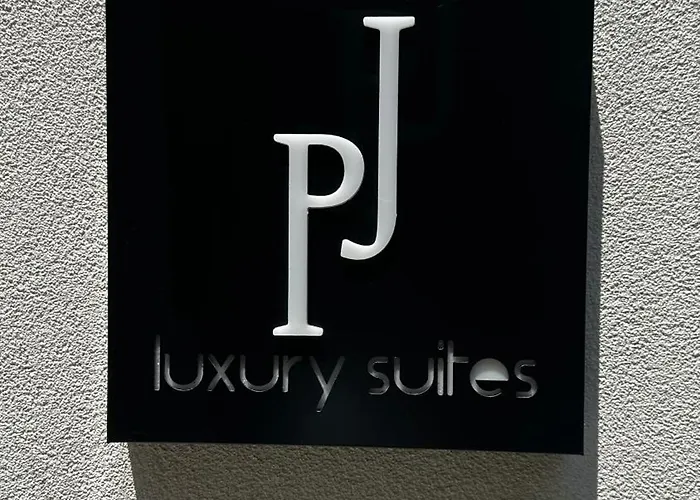 P J Luxury Apartamento *